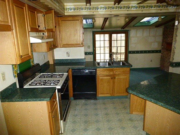 2nd image of 345 1/2 Chestnut St