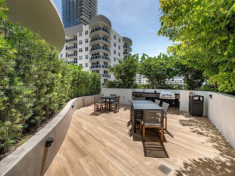 700 NE 24th St #2502 — Photo 42