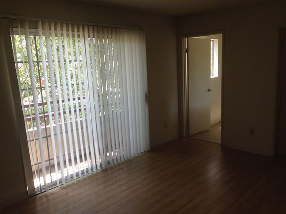 5th image of 10919 Peach Grove St #2