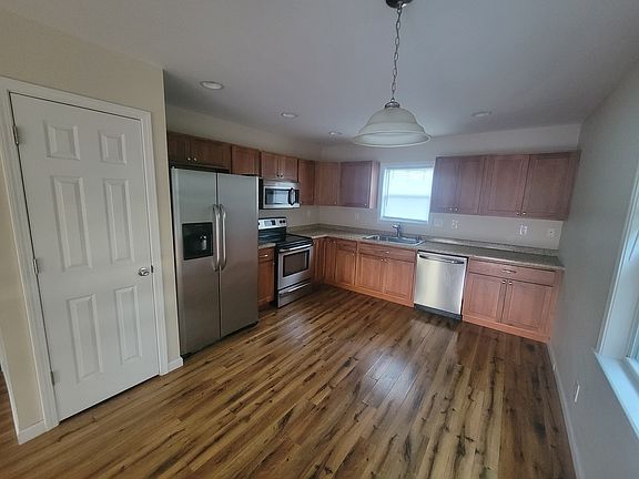5th image of 43 Pacific Dr
