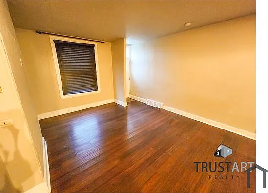 3885 Manor St — Photo 3