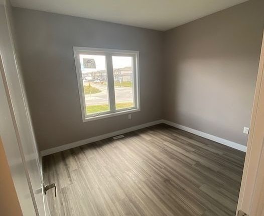 4th image of 52 Potter Dr