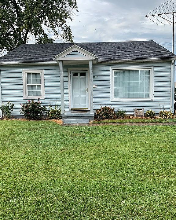 1st image of 1907 Chesterfield Dr