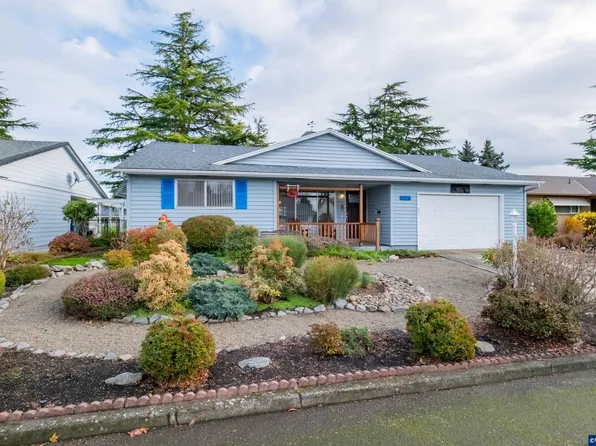474 E Clackamas Cir, Woodburn, OR 97071