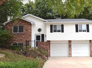 2101 Martinshire Dr, Columbia, MO 65203