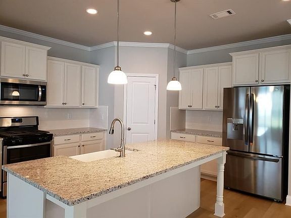 4th image of 5192 Parkwood Dr