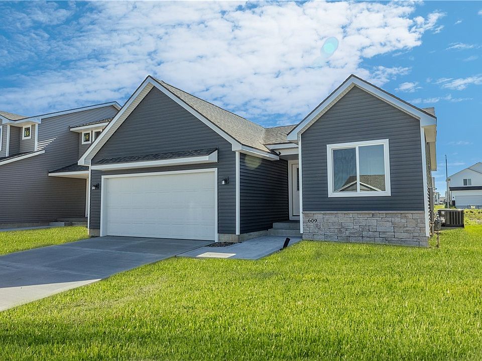 1st image of 609 NE Meadow Landing Dr