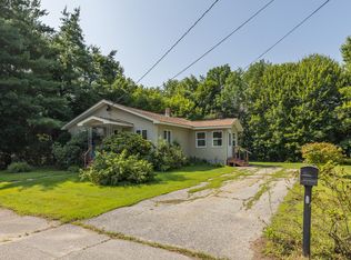 12 Hartley St, Lewiston, ME 04240
