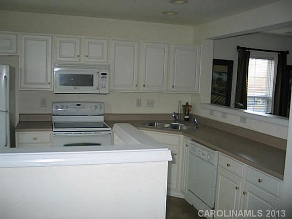 3rd image of 790 Rock Lake Glen St
