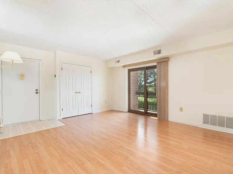 1210 Hampton Hill Ct #H — Photo 5