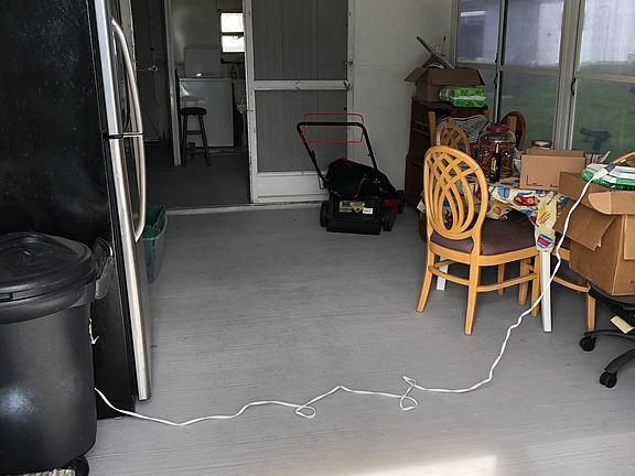 Screened-in carport