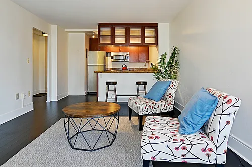 1105 Spring St Photo 1