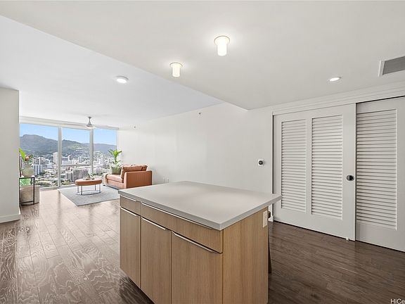3rd image of 888 Kapiolani Blvd #3911