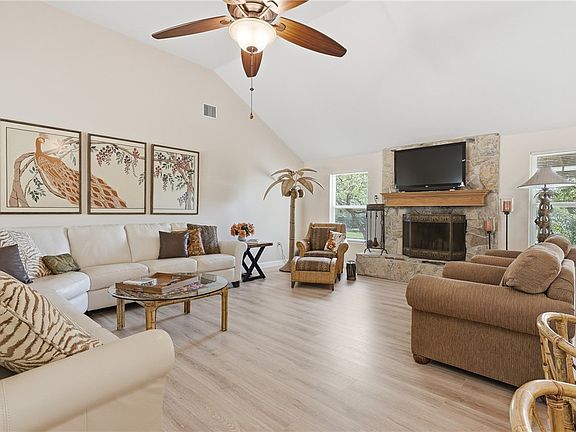 5th image of 1663 Mooney Ln