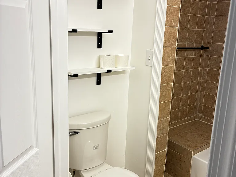 73 Wolcott Ter #2R — Photo 10