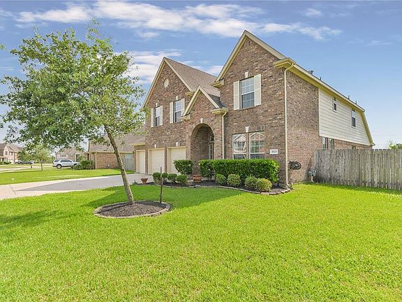 3rd image of 8623 Briar Oaks Ln