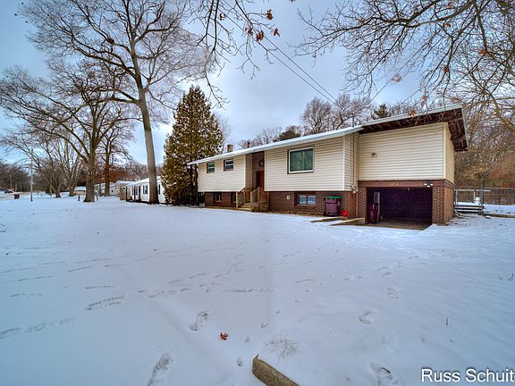 3rd image of 2270 Vine Ave