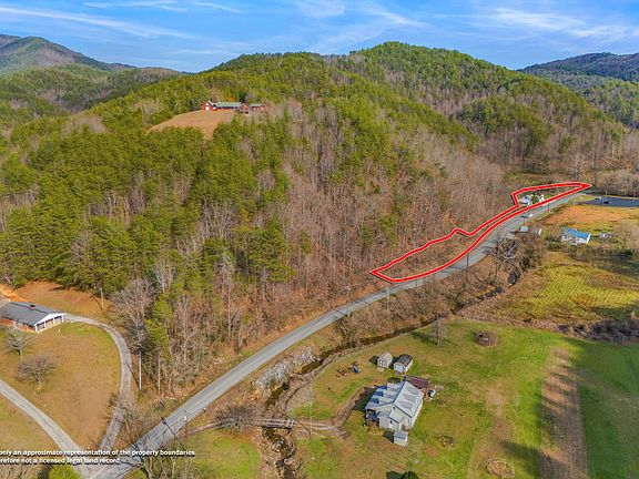 4th image of 3226 Big Creek Rd