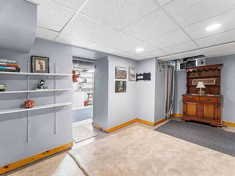 187 Riverview St — Photo 2