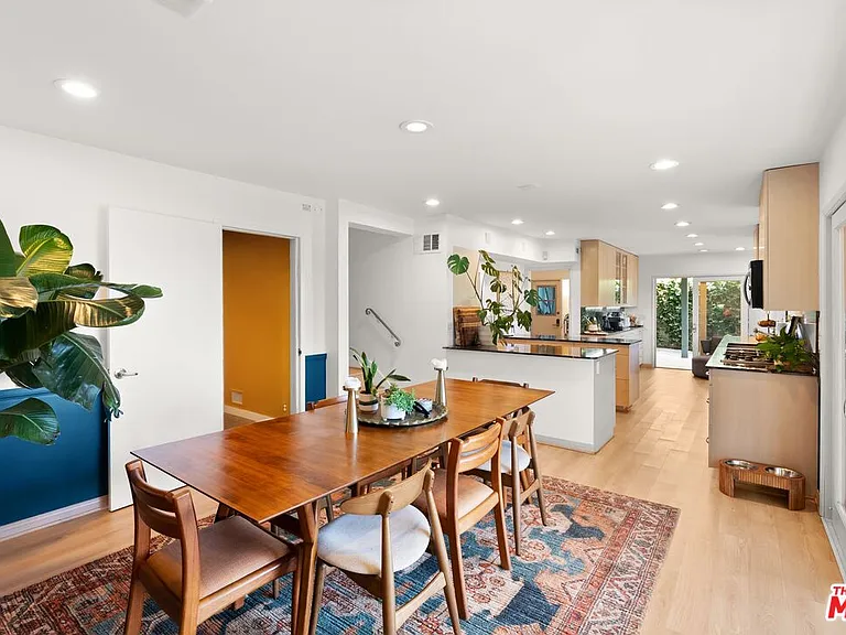 6630 Whitley Ter — Photo 18