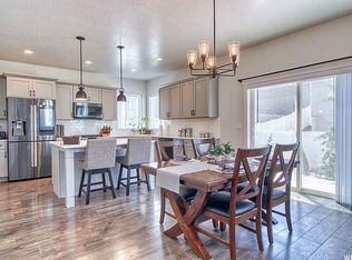 148 N Stone Gate Dr, Eagle Mountain, UT 84005