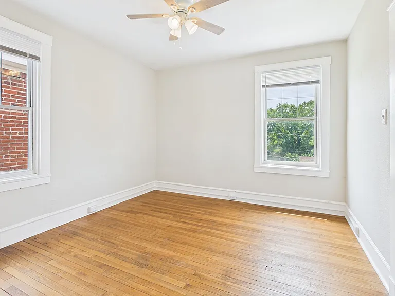2400 Barton Ave — Photo 39