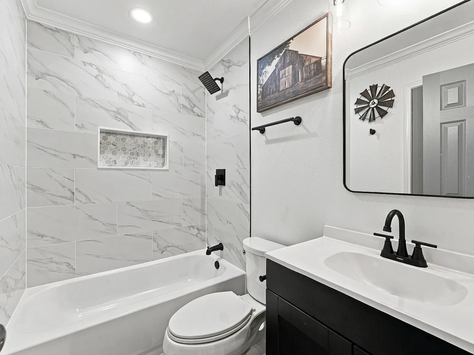 3 bed, 1087 sqft, $2,100 — Photo 4