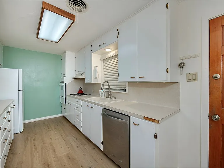 501 Helena St — Photo 10