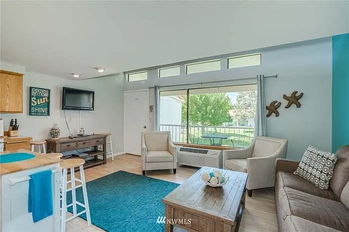 8903 Crescent Bar Rd NW — Photo 4