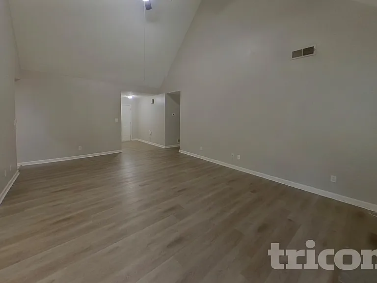 200 Towler Dr — Photo 2