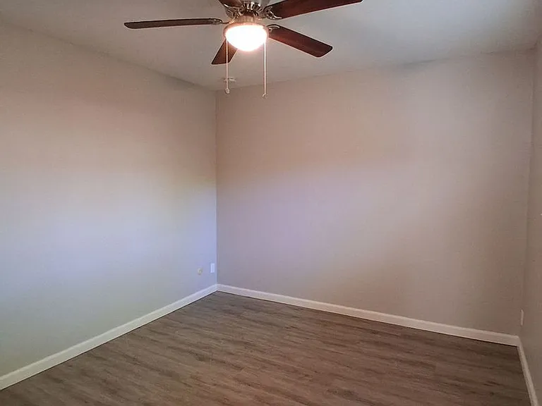 3319 E. Fairmont Ave. — Photo 10