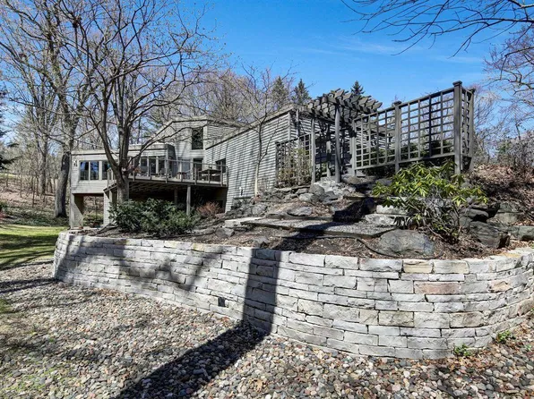 1 Nord Circle Rd, North Oaks, MN 55127