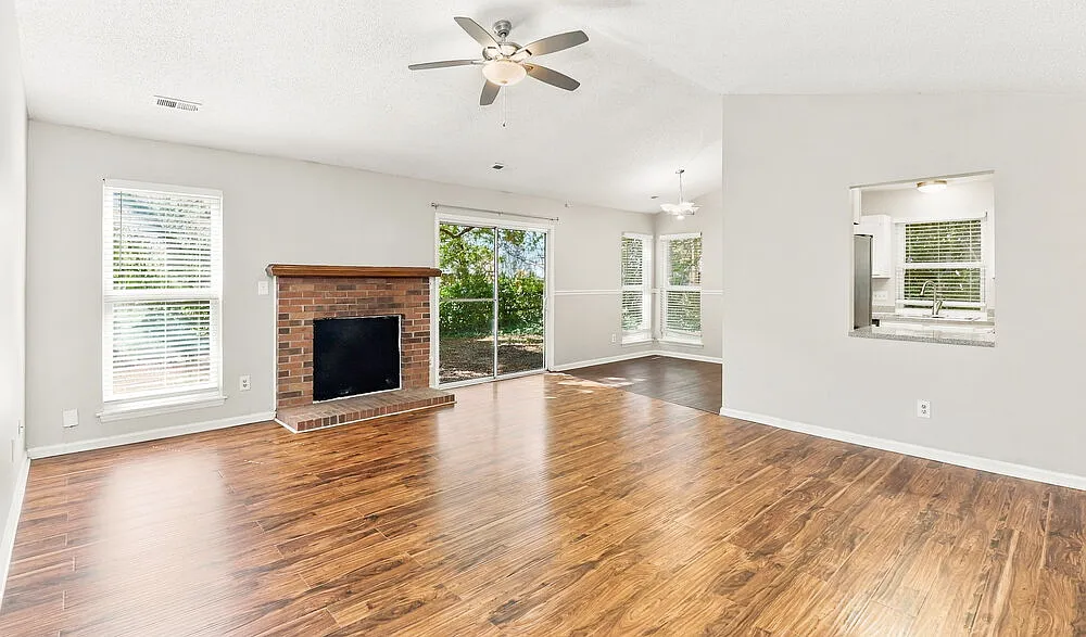 3 bed, 2.0 bath, 1250 sqft, $1,885 — Photo 4