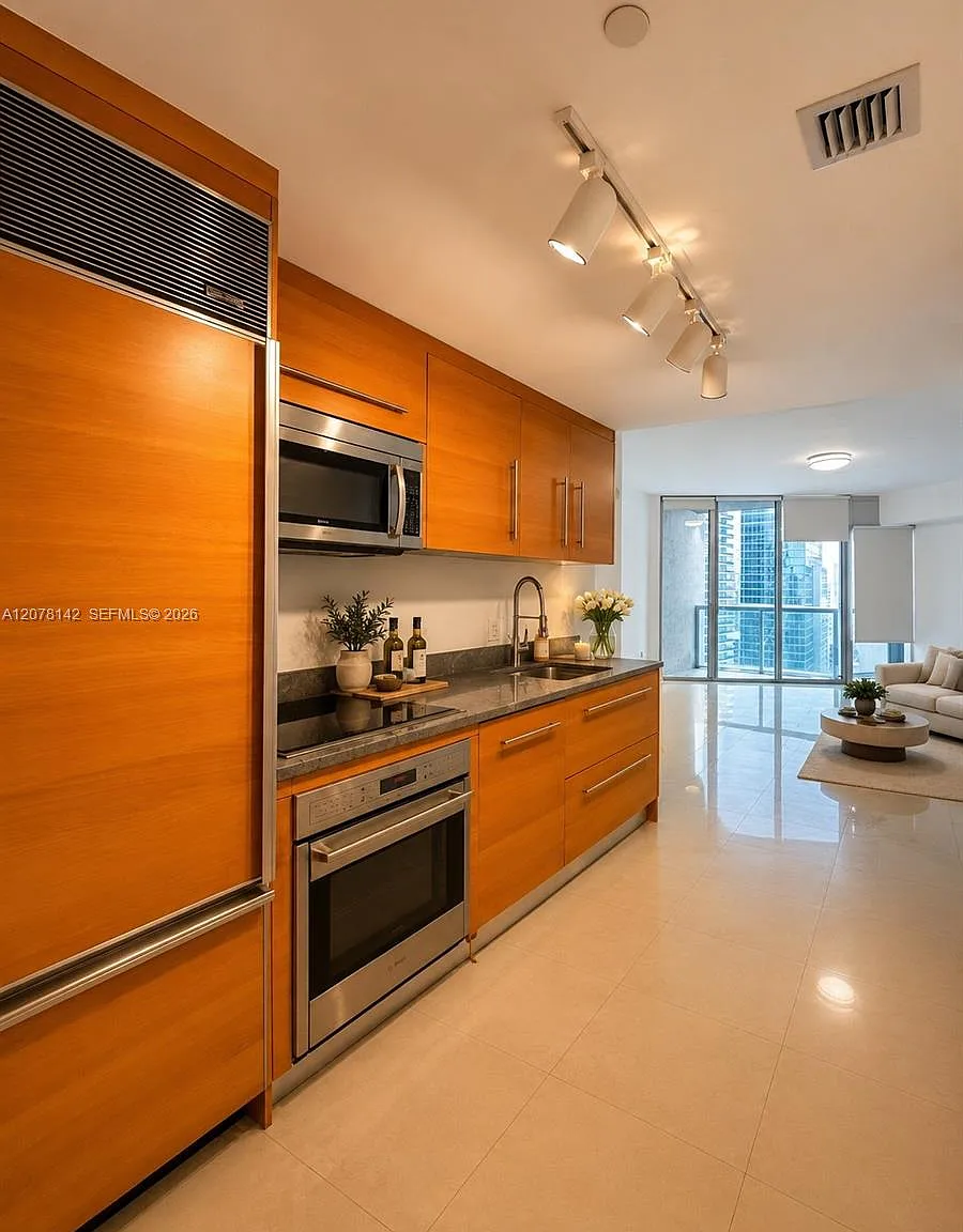 Iconbrickell Condo No 1 — Photo 3