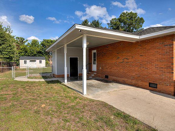 3rd image of 905 Perry Blvd