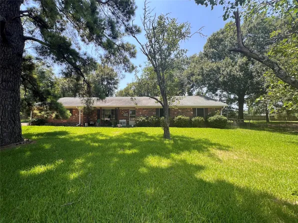 204 Gerald St, Willis, TX 77378