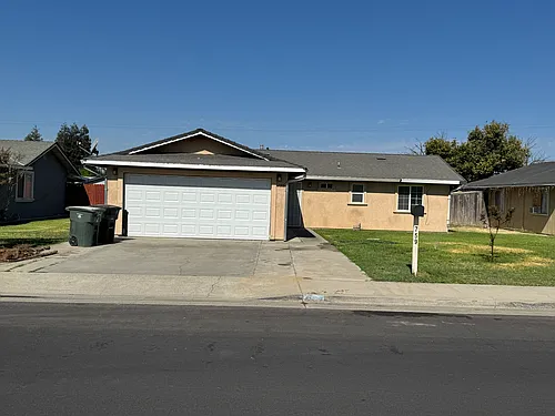 759 Olds Ave Photo 1