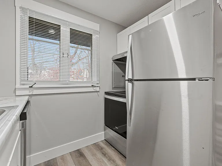 3910 Sleepy Hollow Ln #3910 — Photo 14