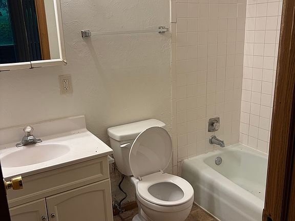 4th image of 1101 Macarthur Rd #4