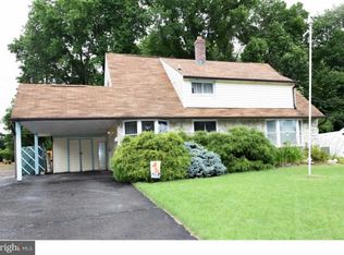 76 Ice Pond Rd, Levittown, PA 19057