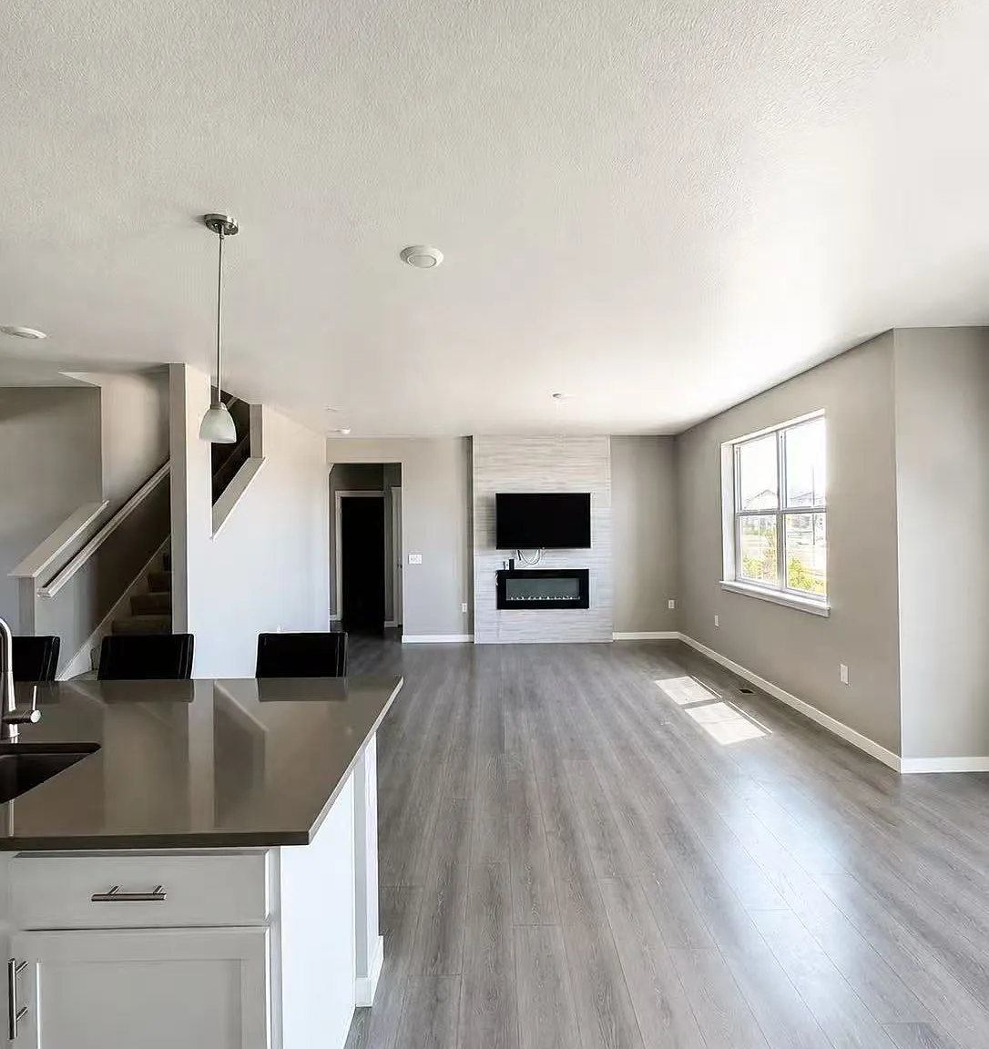 5 bed, 3761 sqft, $3,600 — Photo 3