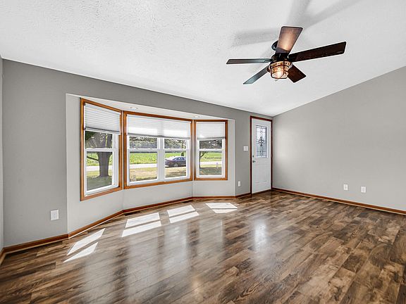 5th image of 2372 S Taylor Rd