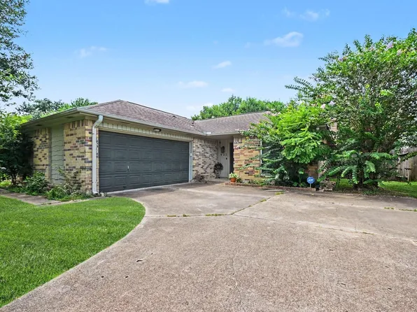 423 Merriweather St, Webster, TX 77598