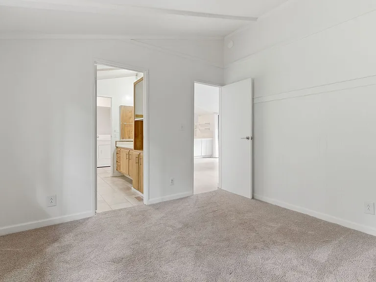 11944 Miller Rd NE — Photo 17