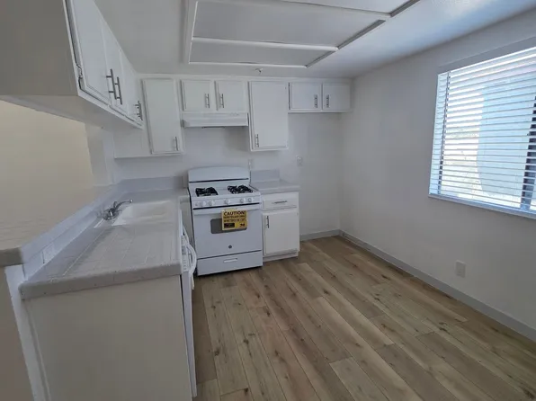 11702 York Avenue, 11702 York Ave APT 4, Hawthorne, CA 90250