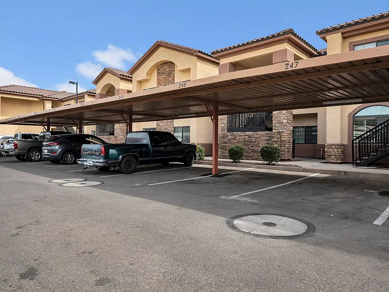Desert Jewel Apartments — Photo 9