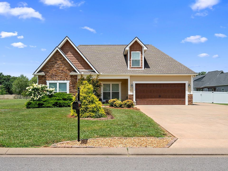 1st image of 669 Laurel Ln