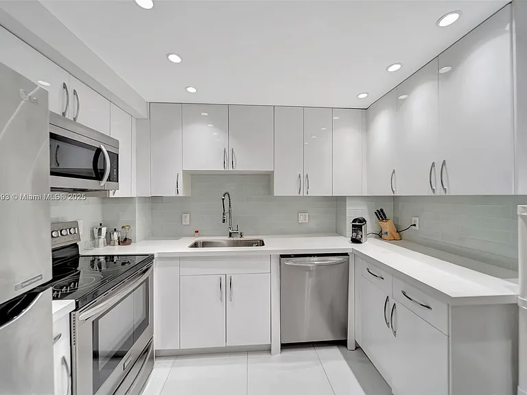 1950 S Ocean Dr #7G — Photo 3
