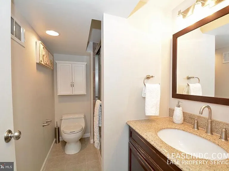 704 Devon Pl — Photo 29