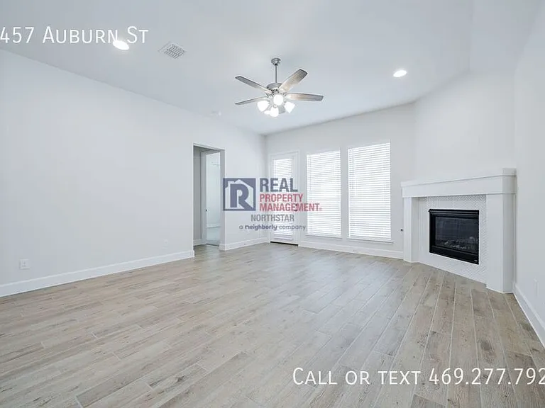 2457 Auburn St — Photo 15